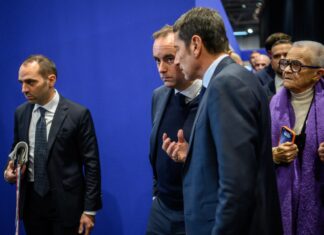 Devant les maires, Sébastien Lecornu cherche l’apaisement