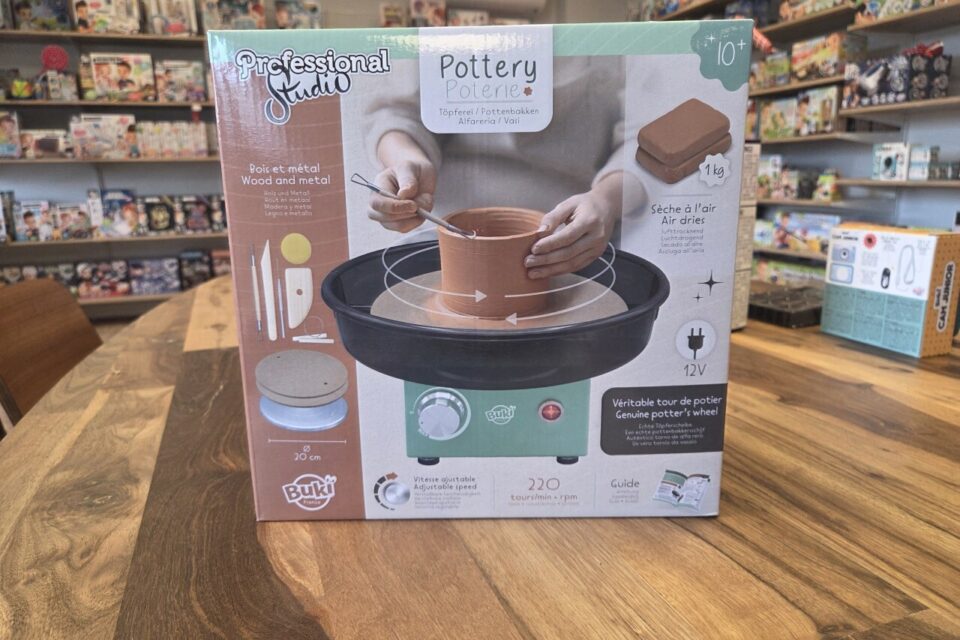 Cette tour de poterie permet de faire jaillir son esprit créatif.