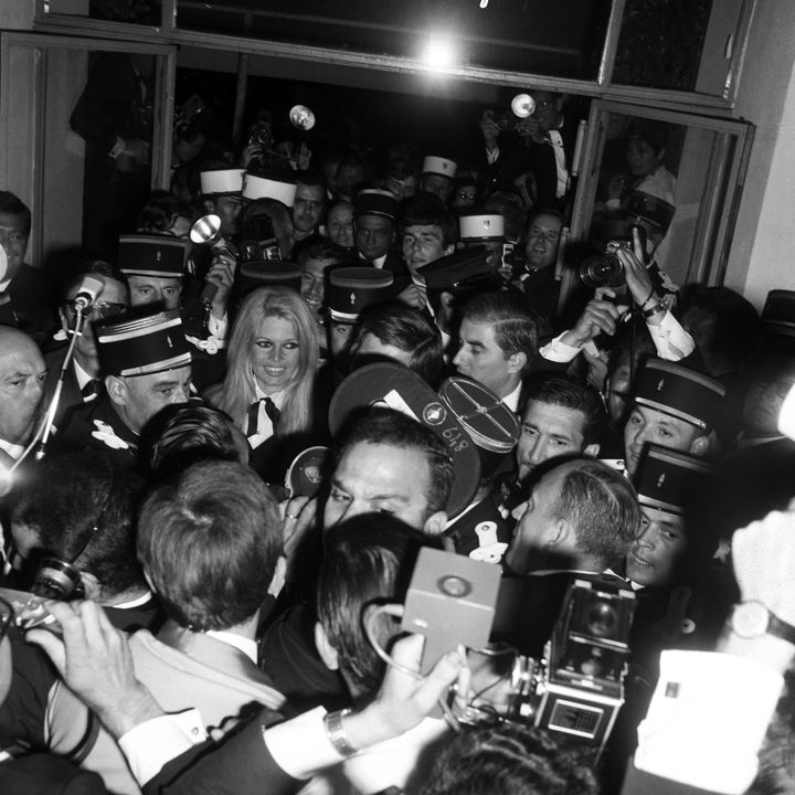 Brigitte Bardot lors de la soirée de clôture du Festival de Cannes, le 13 mai 1967. (GILBERT TOURTE / GAMMA-RAPHO / GETTY IMAGES)