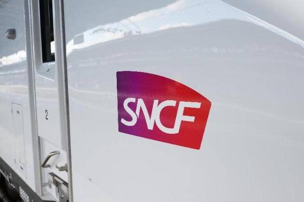 Dans un contexte d’ouverture à la concurrence, la compétition entre l’entreprise publique et les nouveaux entrants sur le marché français comme Trenitalia se joue beaucoup sur la captation de la très rentable clientèle d’affaires.