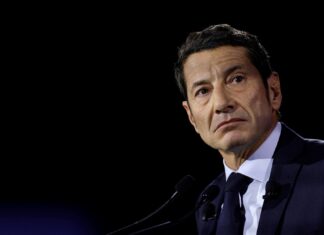 Le maire de Cannes David Lisnard quitte Les Républicains et dénonce un choix “truqué” pour la présidentielle