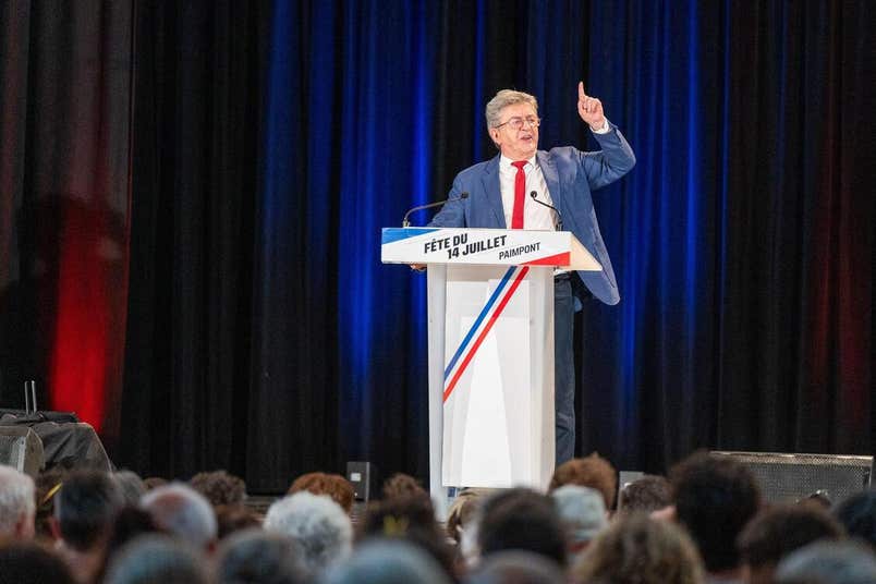 Le leader de La France insoumise avait écrit à Alexandra Masson pour obtenir un parrainage en vue de la présidentielle de 2027. La maire lui répond par une lettre au ton particulièrement mordant.