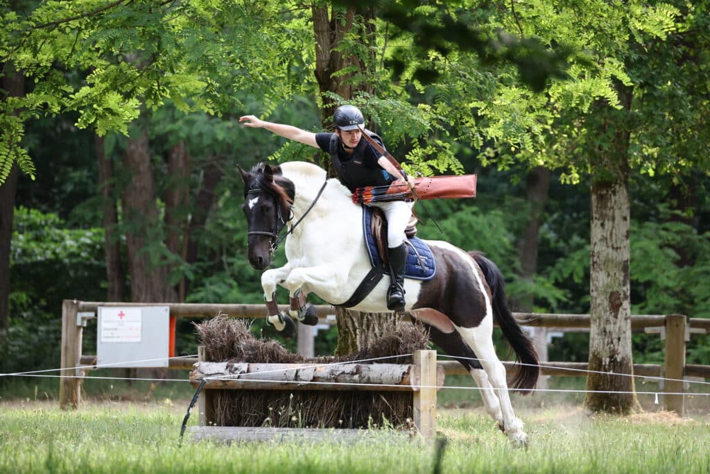 Tir à l'arc à cheval